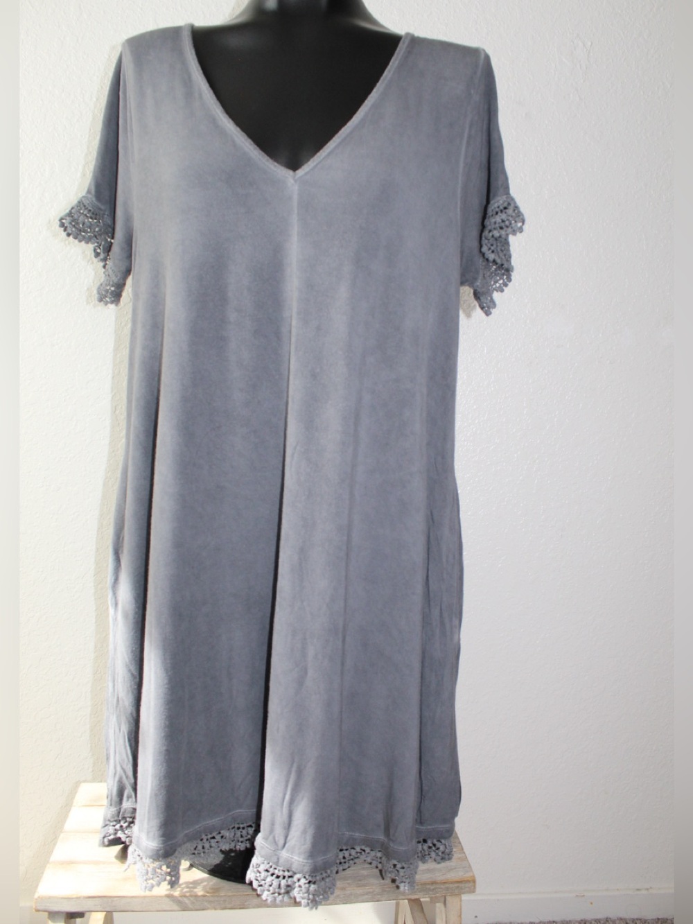 Umgee Size Large mini Gray V-Neck Crochet Sleeve Tunic Dress , distressed detail